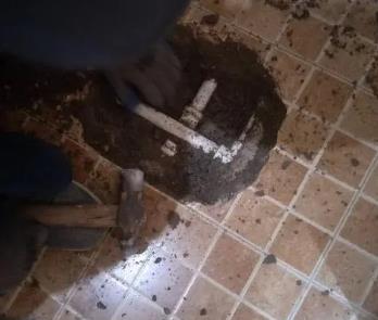 怀仁卫生间漏水维修公司为您分享下卫生间渗水如何处理及注意事项